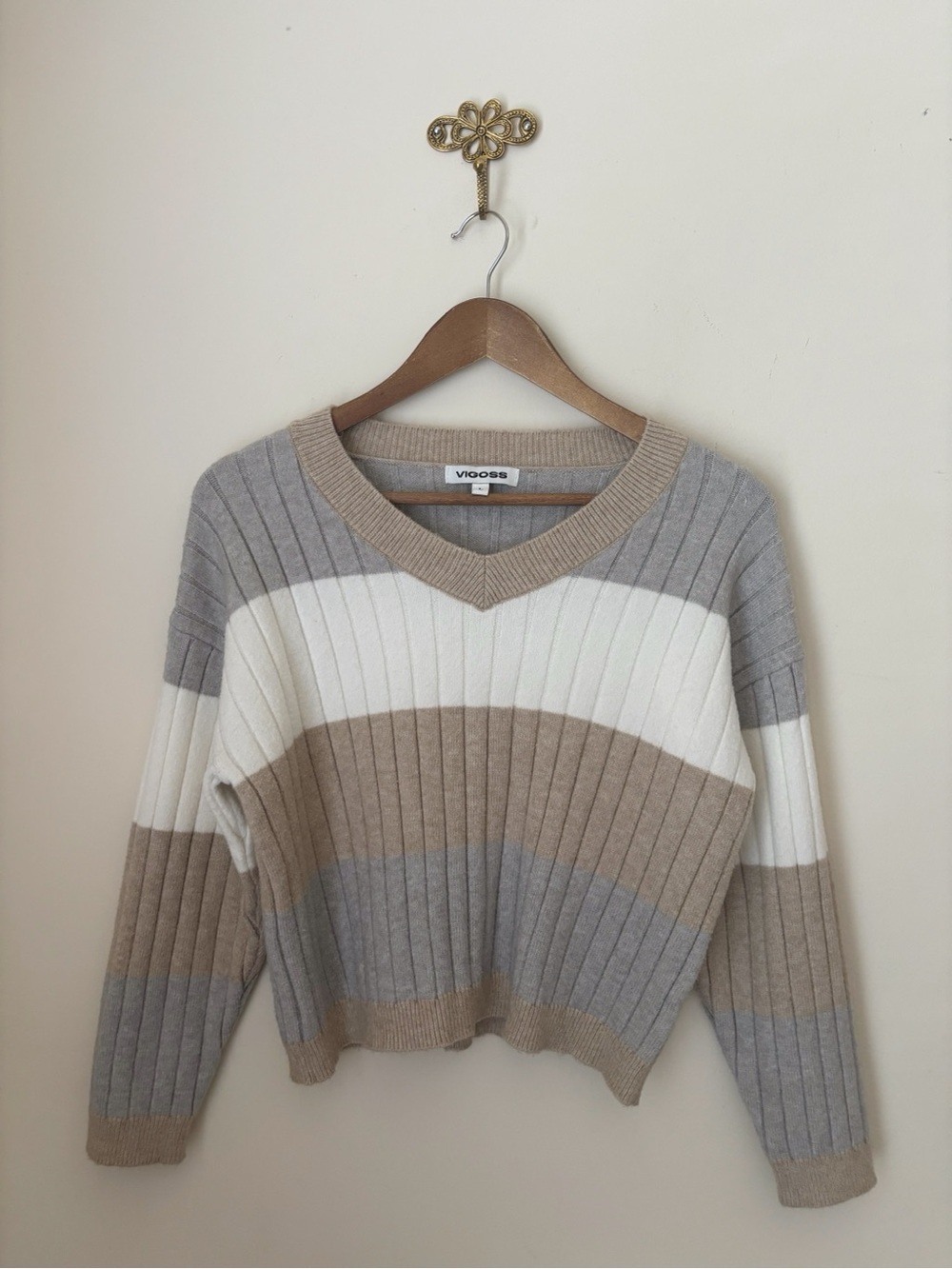 Vigoss Colorblock Ribbed V Neck Sweater Large